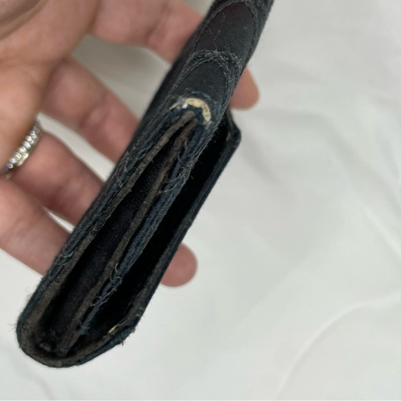 Chanel compact diamond quilted wallet - Picture 12 of 15